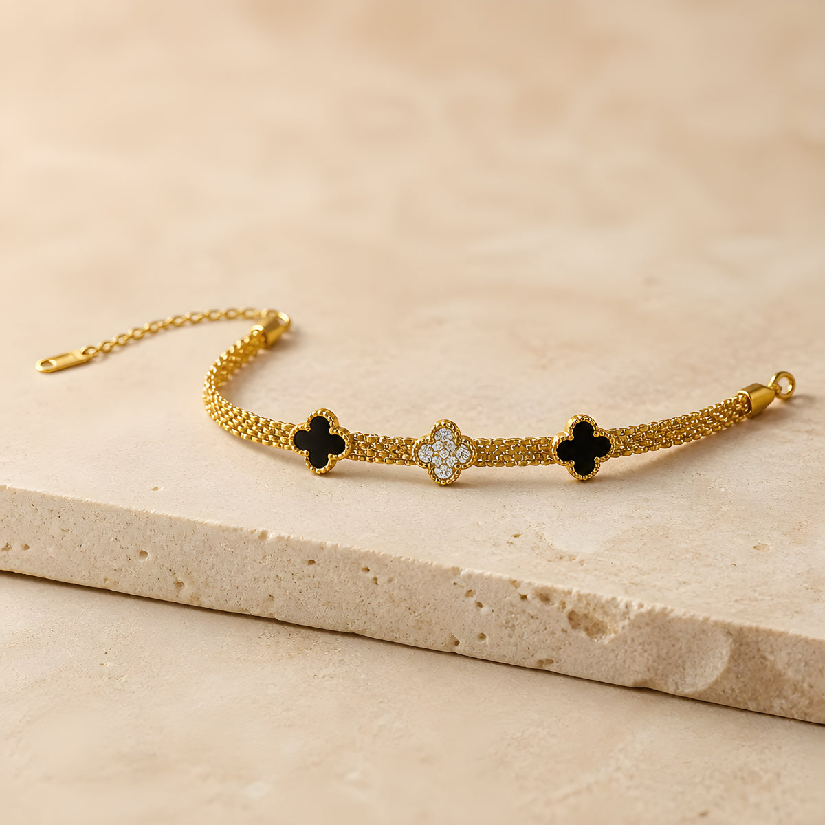 CLOVER CHARM BRACELET
